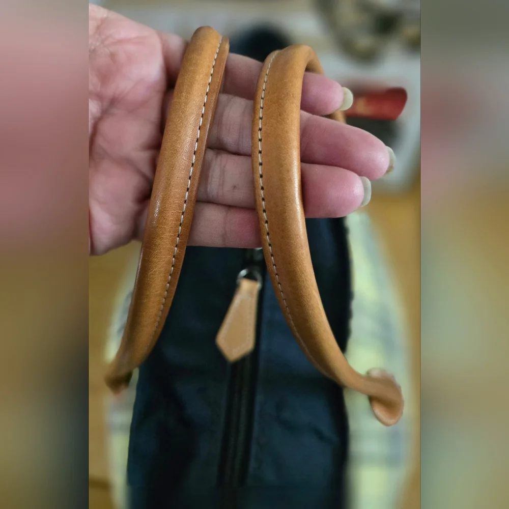 Burberrys Euc Nova Check Tote - Picture 5 of 11